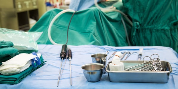 Instrumentos quir&uacute;rgicos y herramientas por procedimiento m&eacute;dico